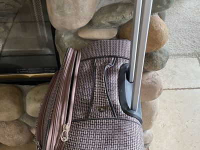 London fog, pink suitcase, great condition, measurements and description. Smaller suitcase is $30