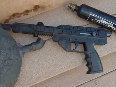 Paintball Markers – –(Includes 2 CO2 Tanks)