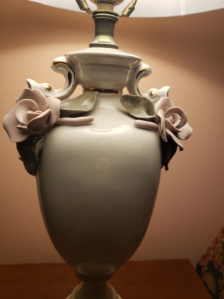 Vintage Capodimonte Style Table Lamp Pink Porcelain Roses Gold Trim