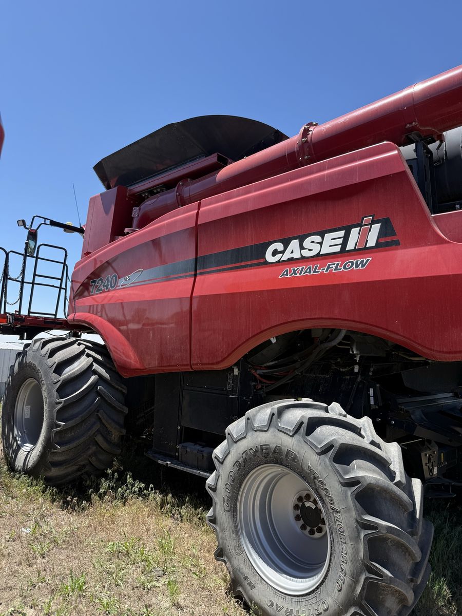 Case IH 7240 Axial-Flow Combine Harvester