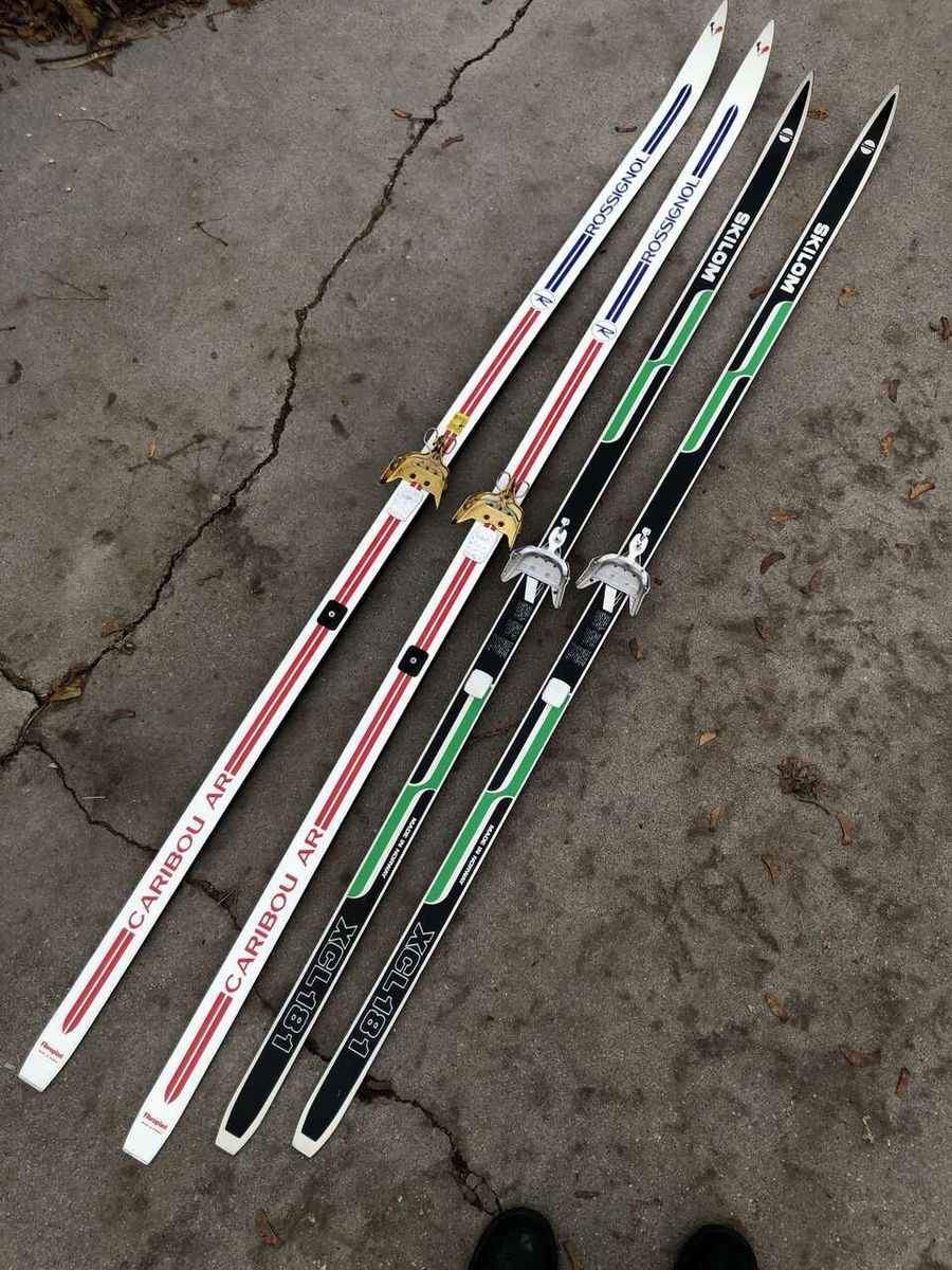Vintage Nordic cross country skis w / 3pin bindings.  Great to ski on and they make awesome decorations 75mm Great graphics