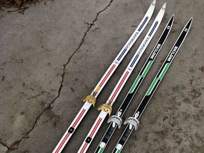 Vintage Nordic cross country skis w / 3pin bindings. Great to ski on and they make awesome decorations 75mm Great graphics