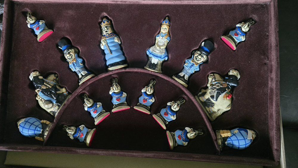 Studio Anne Carlton Alice in Wonderland Chess Set Full Color Hand Painted $375 O.B.O