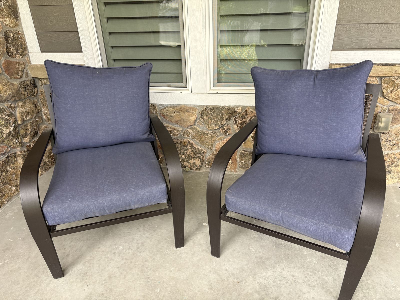 2 Patio chairs 