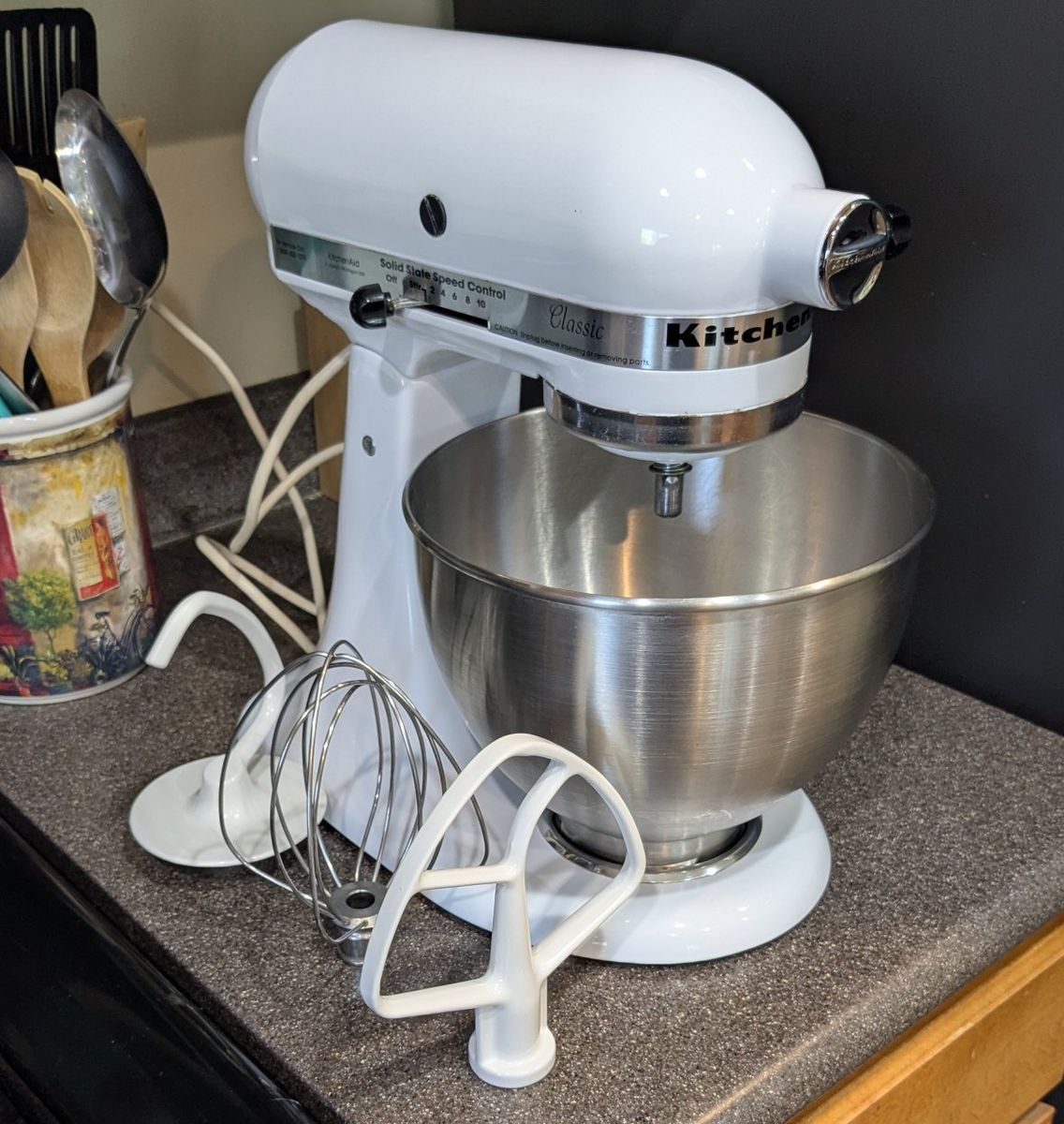KitchenAid Classic Series 4.5 Quart Tilt-Head White Stand Mixer K45SS