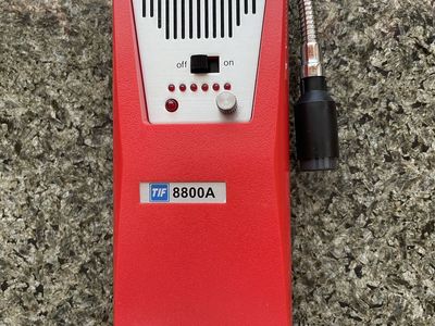 TIF 8800A Combustible Gas Detector with Flexible 12" Wand & Rechargeable Batteries