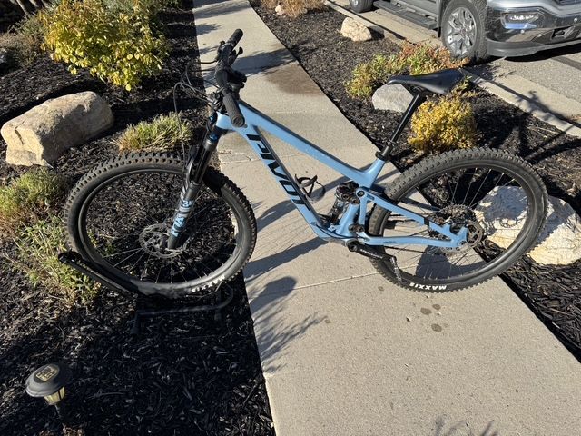 2022 Pivot Trail 429 – Medium | Blue Race | XT Build
