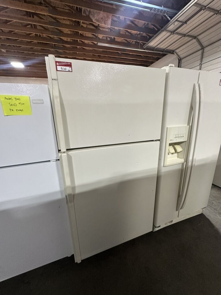 GOOD CONDITION KENMORE TOP AND BOTTOM FRIDGE