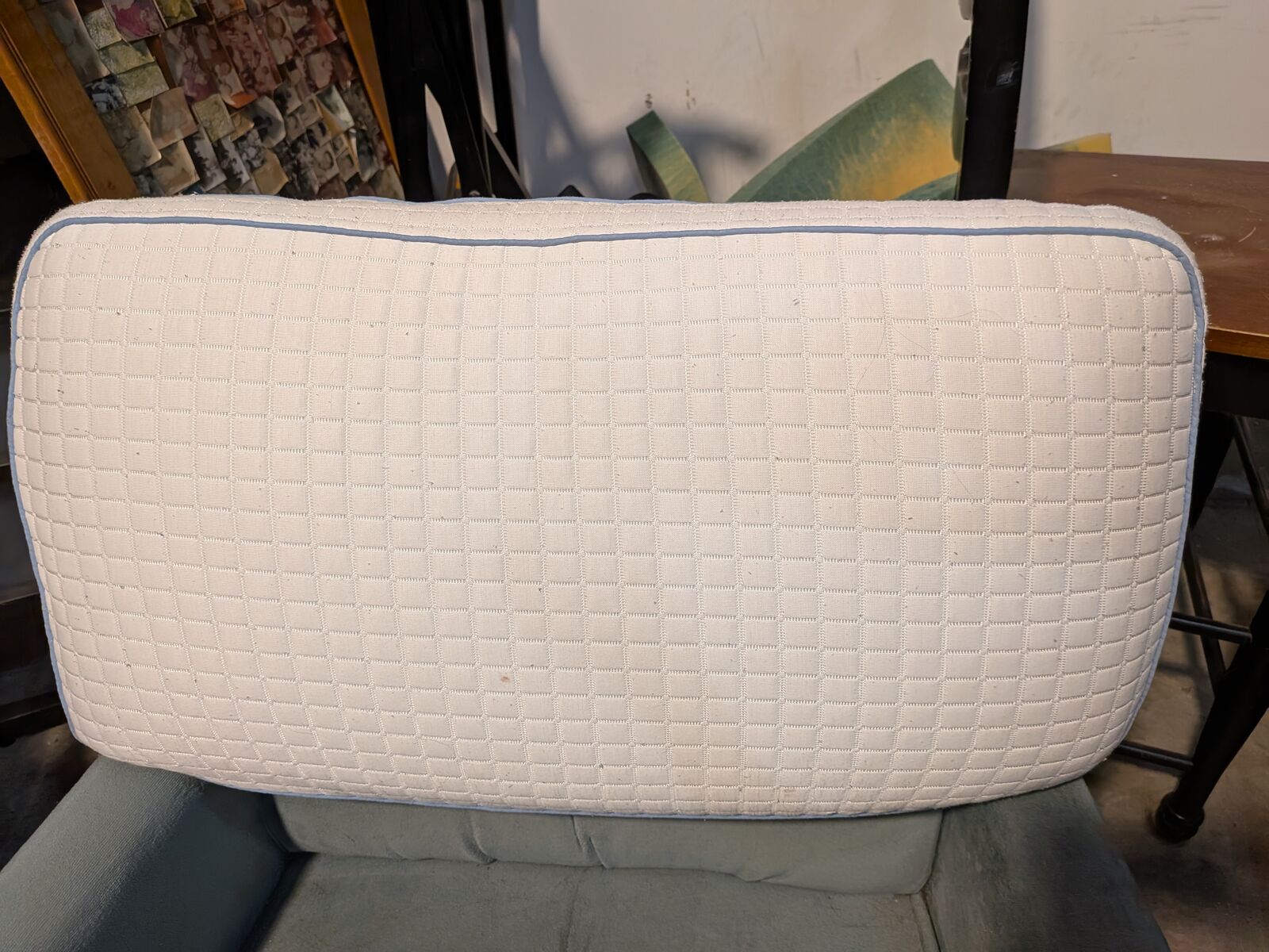 Memory foam pillow  with cooling zippered cover