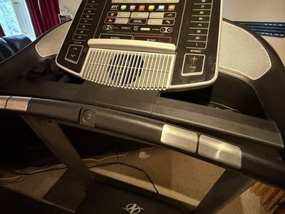 Lightly used NordicTrack C900i treadmill in very good condition