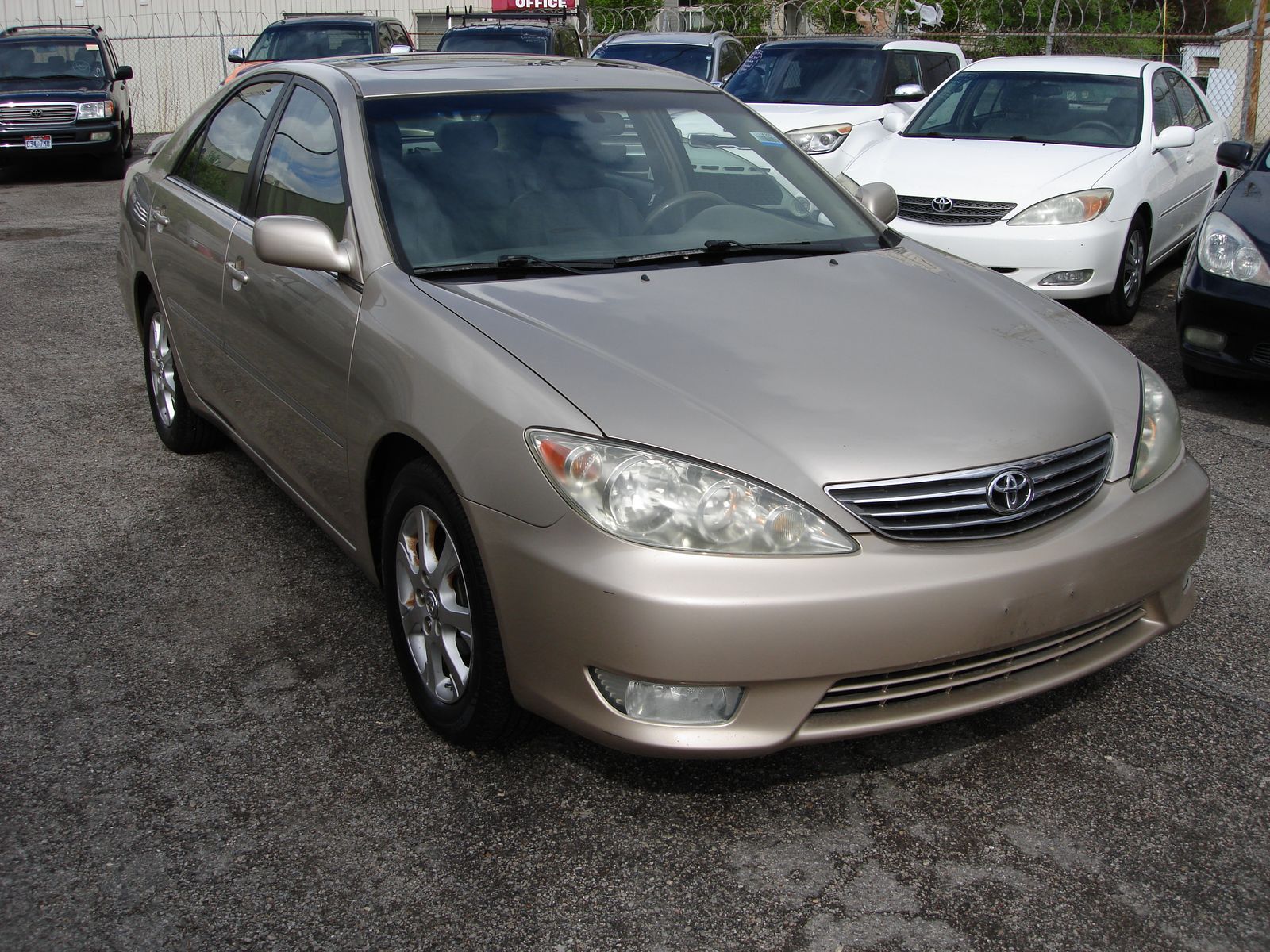 2005 TOYOTA CAMRY XLE V6