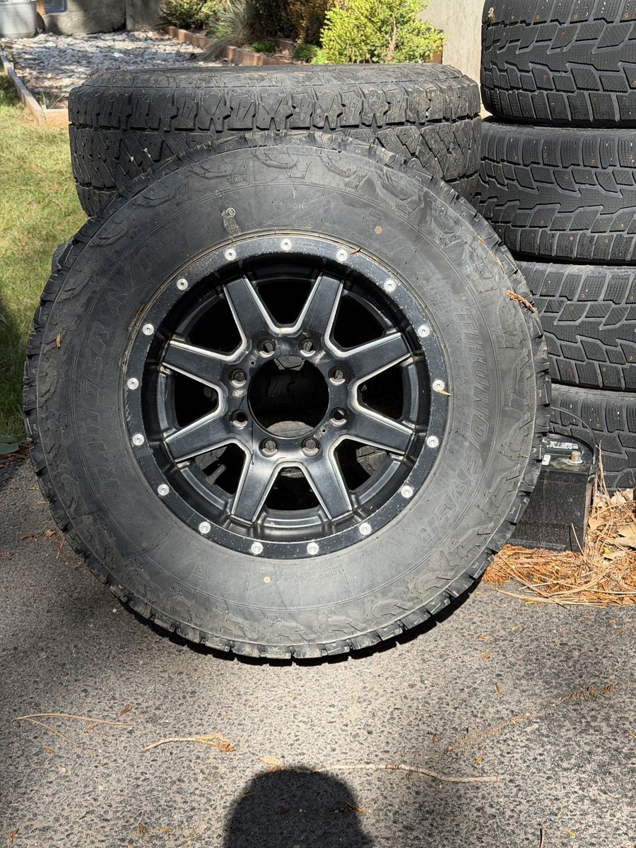 Set of 265/70 R17 tires with Fuel Wheels 8x6.5
