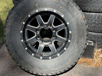 Set of 265/70 R17 tires with Fuel Wheels 8x6.5