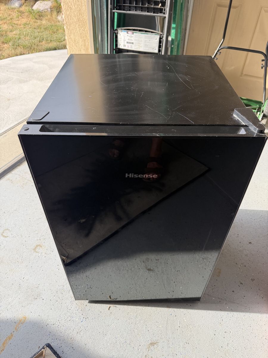 Hisense Compact Refrigerator Black Mini Fridge