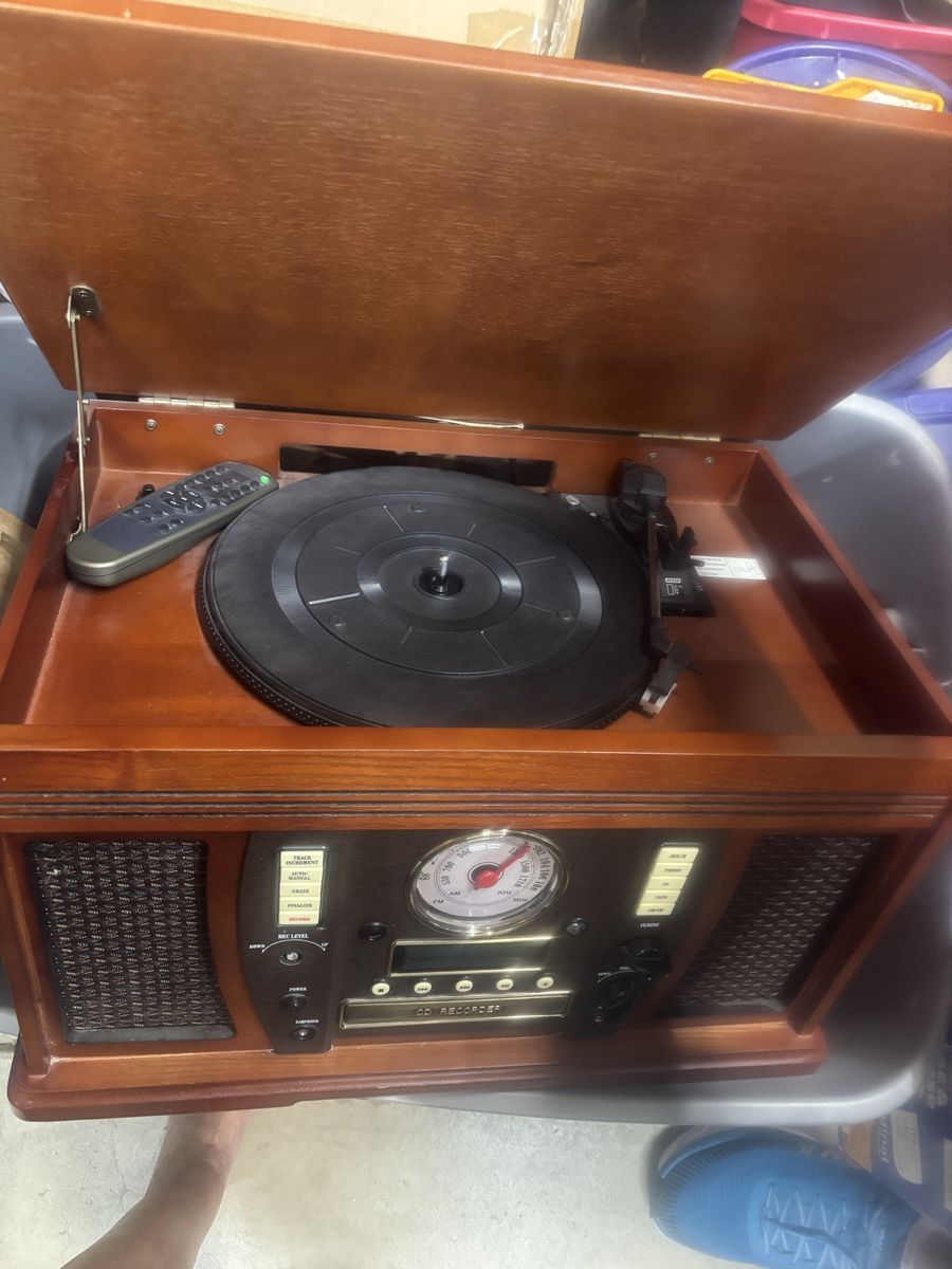 Innovative Technology ITVS-750 Classic 6-in-1 Turntable Stereo System w/ Bluetooth & CD Recorder