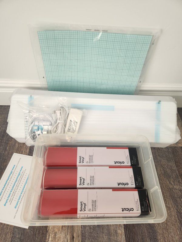 NEW (Open Box) Silhouette Cameo 4 Plus 15" Machine + Cricut Smart Vinyl Bundle