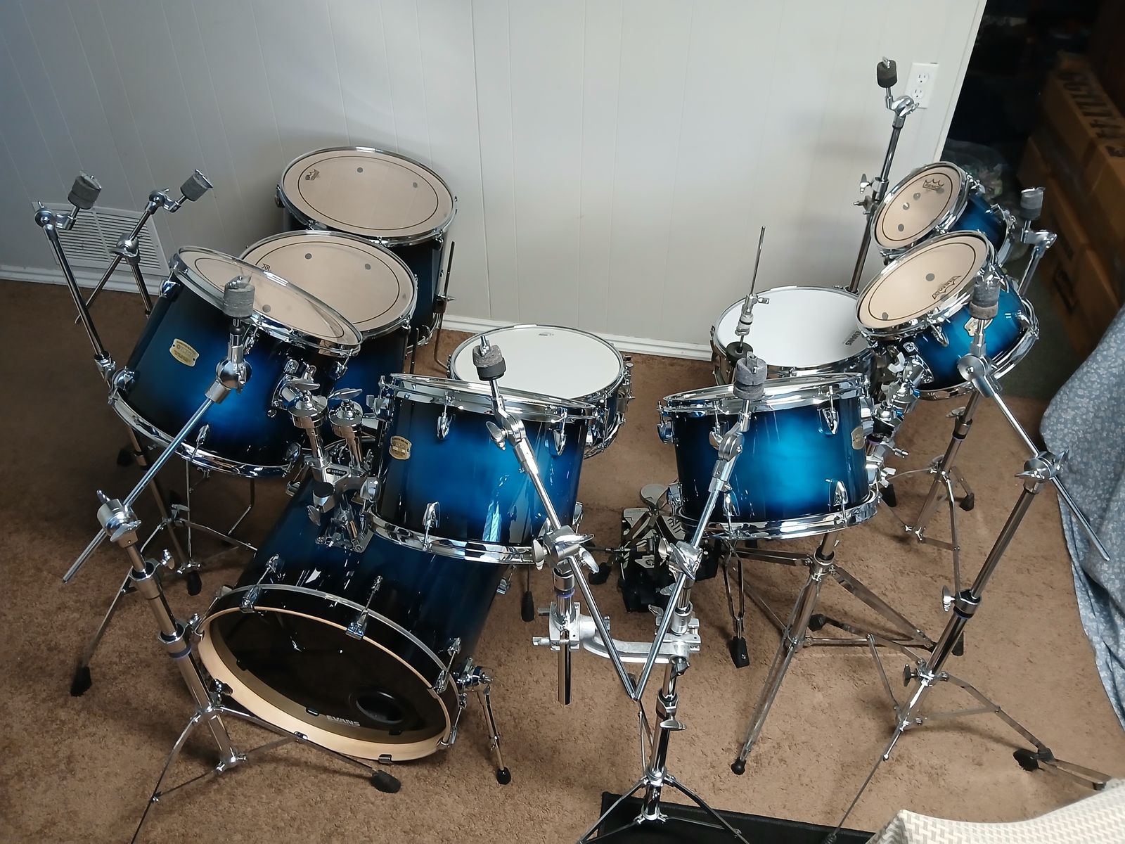 10pc Yamaha Stage Custom with matching hardware and Thermodyne rolling gear case