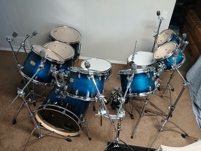 10pc Yamaha Stage Custom with matching hardware and Thermodyne rolling gear case
