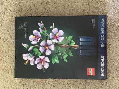 Brand new Lego Hibiscus #10372