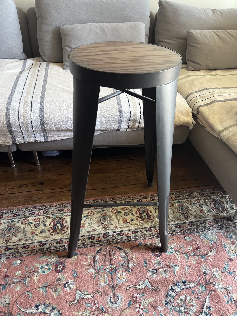 Bar stool