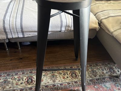 Bar stool