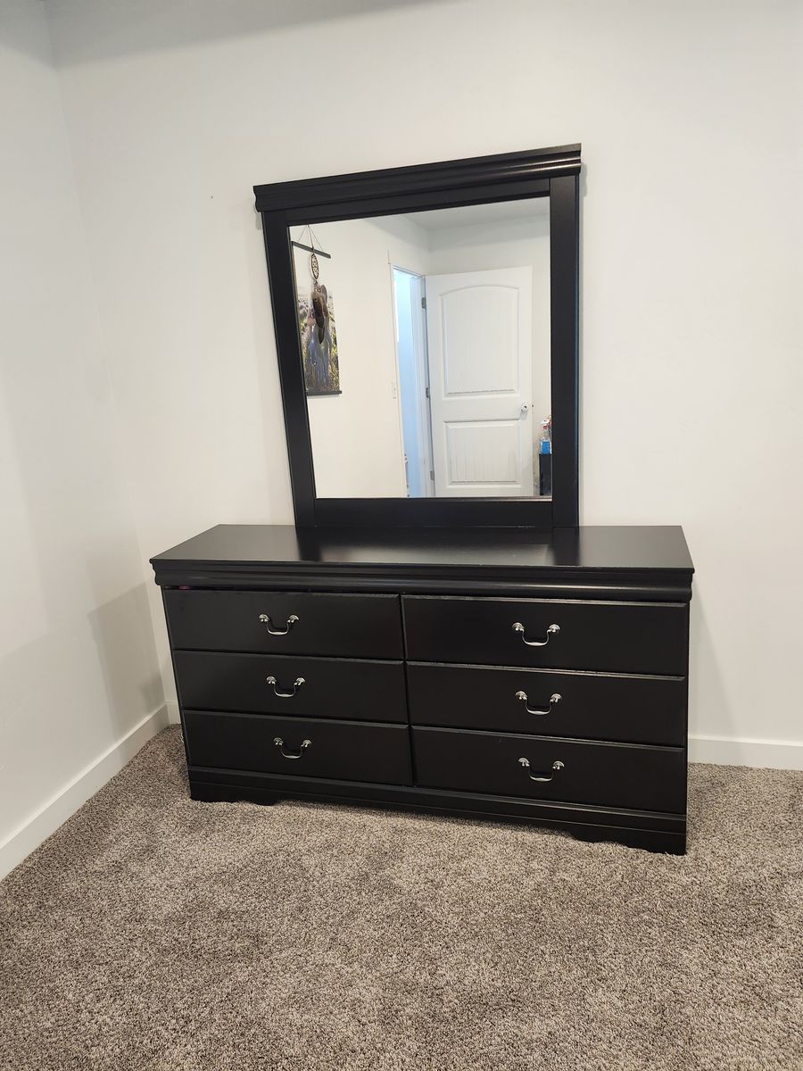 Black Dresser with Matching Mirror - 6 Drawer Bedroom Storage