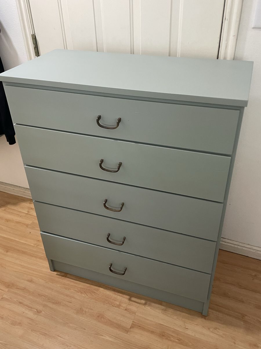 Beautiful 5 drawer dresser