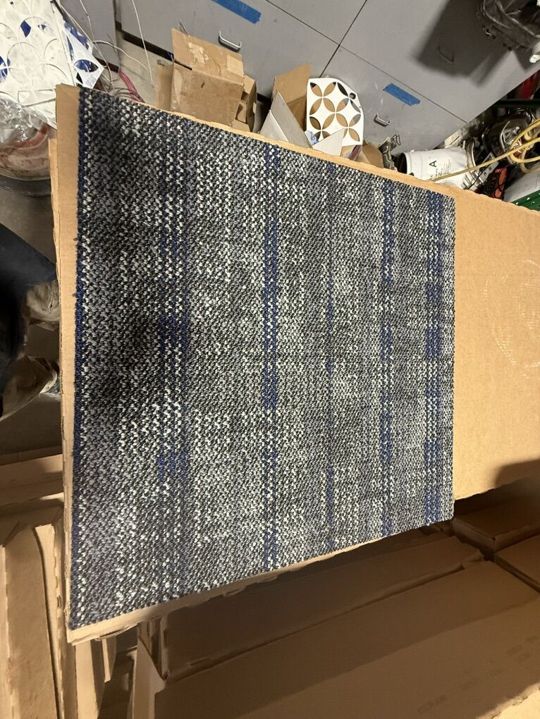 24 By 24 Carpet Tile J+J 17$ A yard