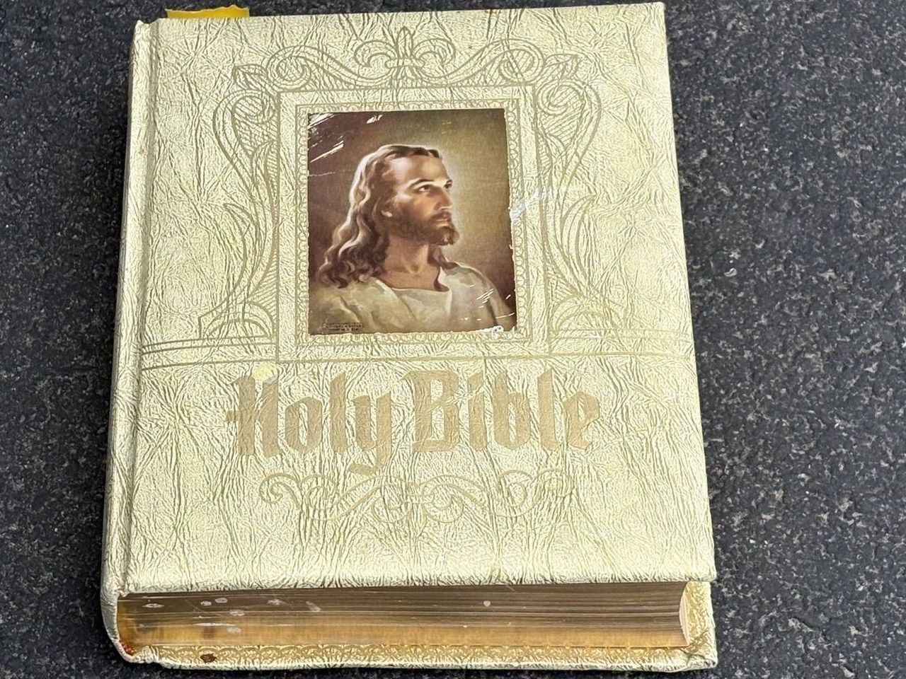 Main image 3