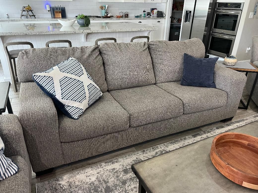 COUCH AND LOVE SEAT 