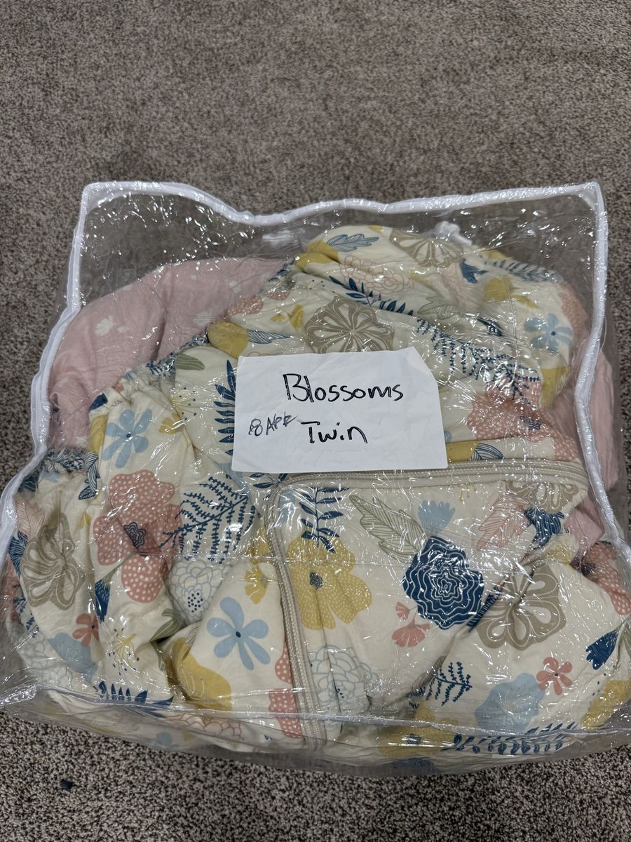 Beddys nod winks TWIN Blossoms