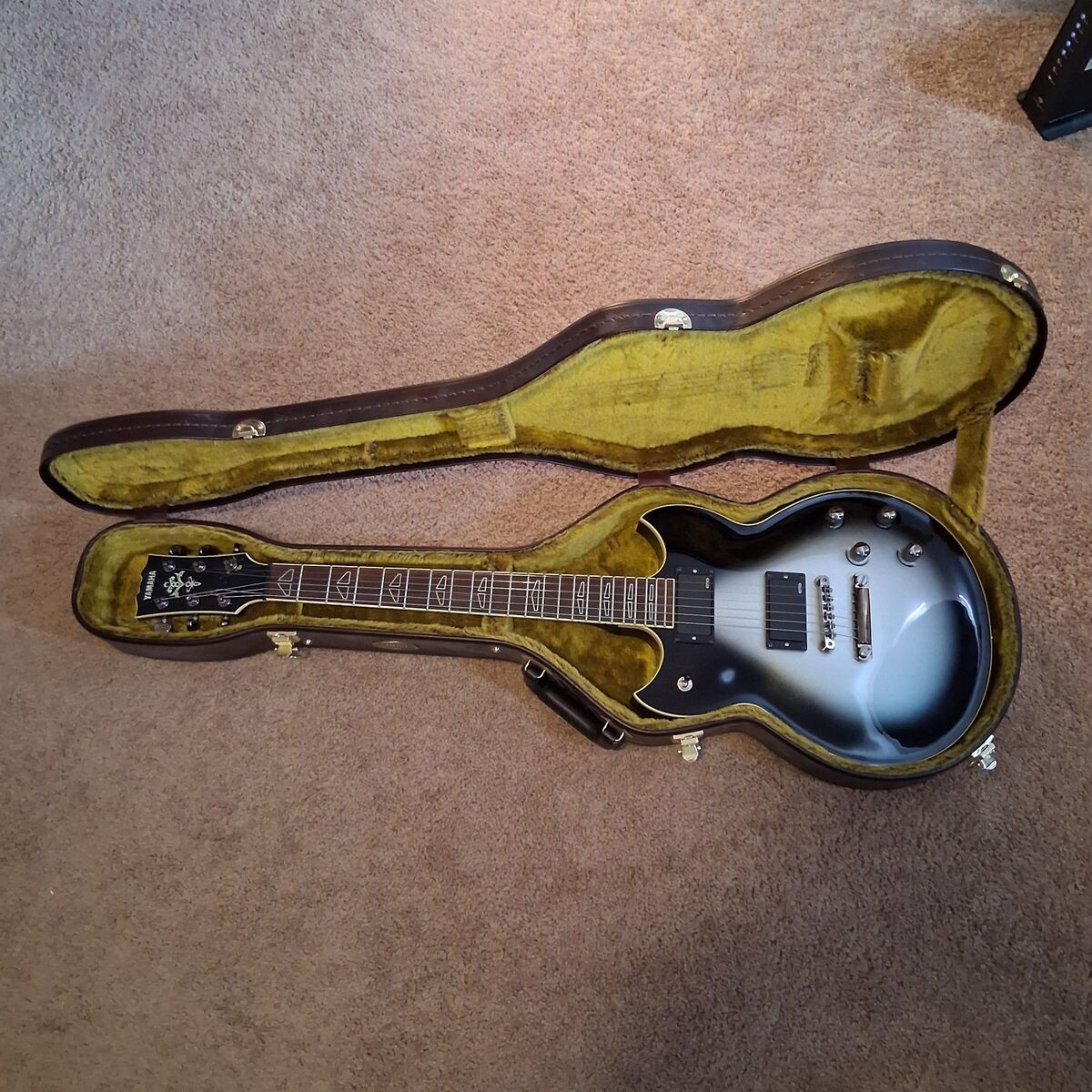 yamaha 1820a silverburst finish