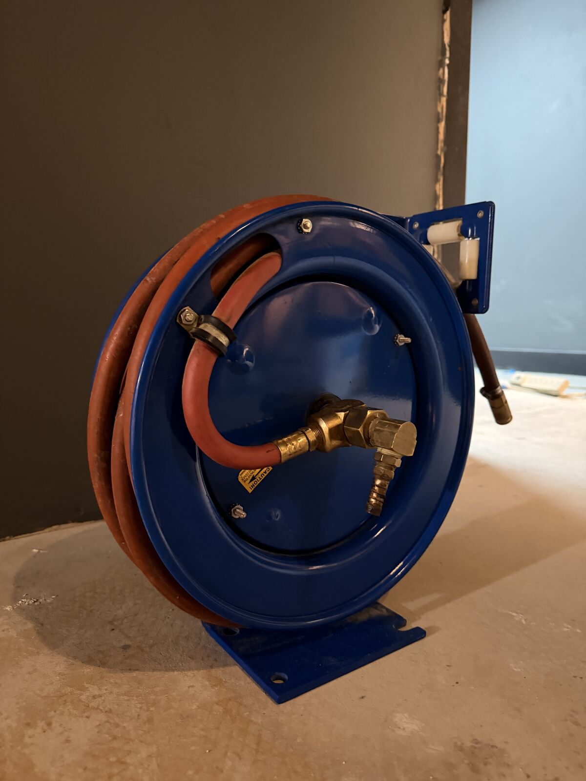 Havy Duty Retractable Hose Reel  Coxreels Indust.
