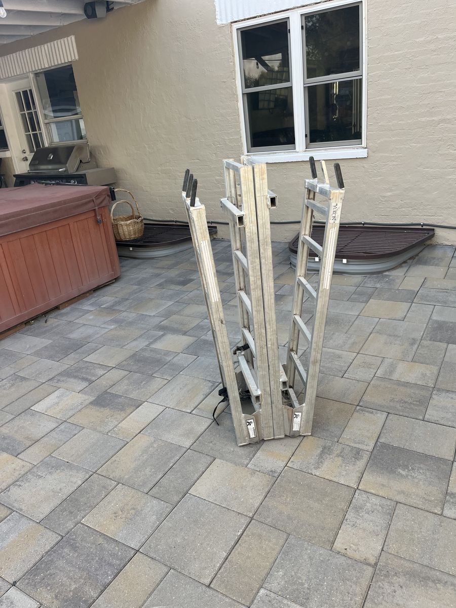 Folding aluminum ramp