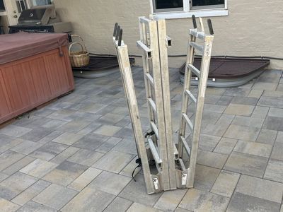 Folding aluminum ramp