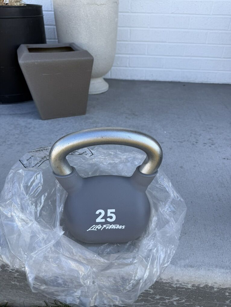 New Life Fitness 25 Pound Studio Kettlebell