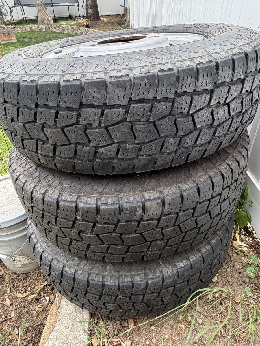 Set of 4 Big O Bigfoot A/T Tires – 265/75R16