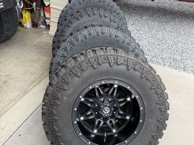 37x13.50r18 wheels and tires for trade