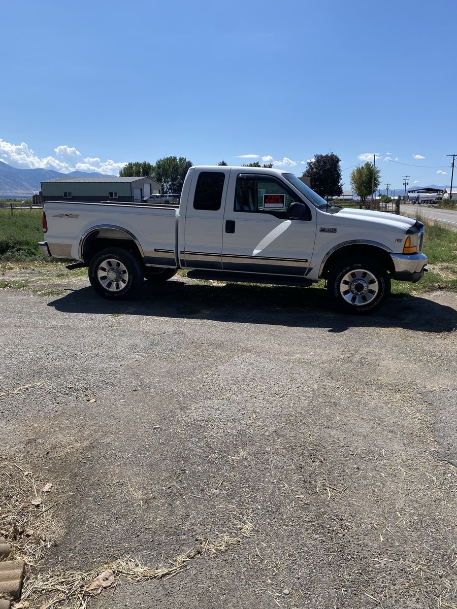 Ford F-250 Super Duty 4x4 Extended Cab White Pickup Truck Used 169000 miles