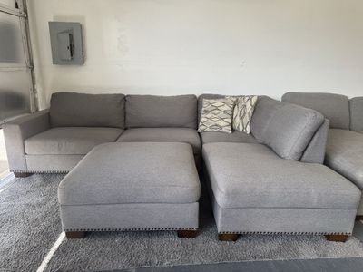 GRAY COSTCO SECTIONAL SOFA COUCH & OTTOMAN