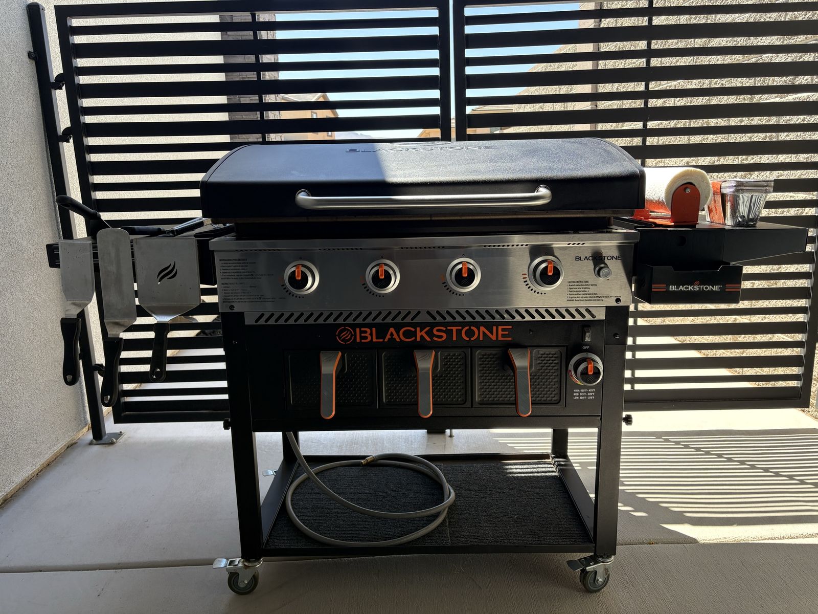 NATURAL GAS Blackstone Bronco Outdoor Combo Griddle with Air Fryer, 4-Burner 36" Flat Top Grill. Like new w/EXTRAS!