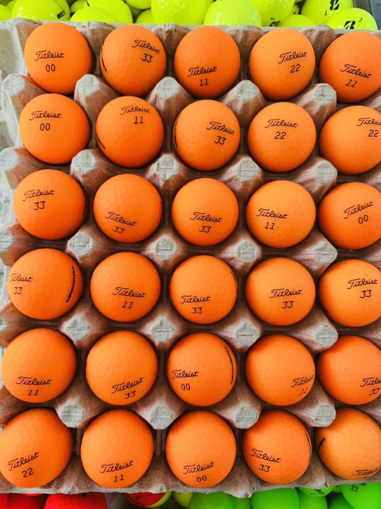 200 Excellent Titleist colored golf balls