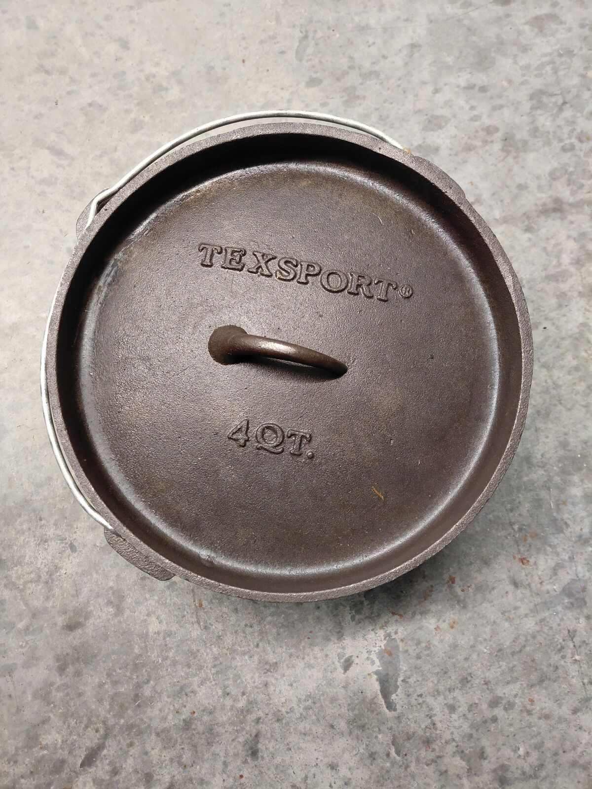 Brand New Texsport Cast Iron Dutch Oven - 4QT - 10 inch