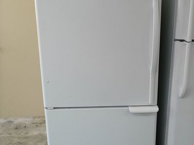 20 cf Bottom Freezer Refrigerator~90 Day Guarantee~Works Great