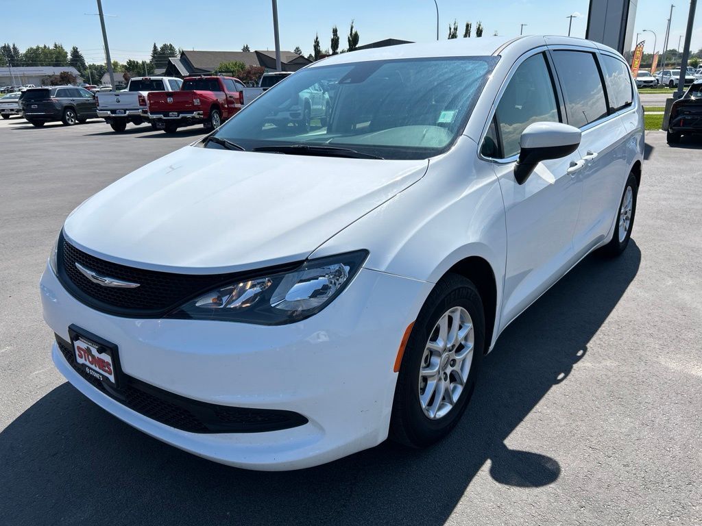 2023 Chrysler Voyager LX
