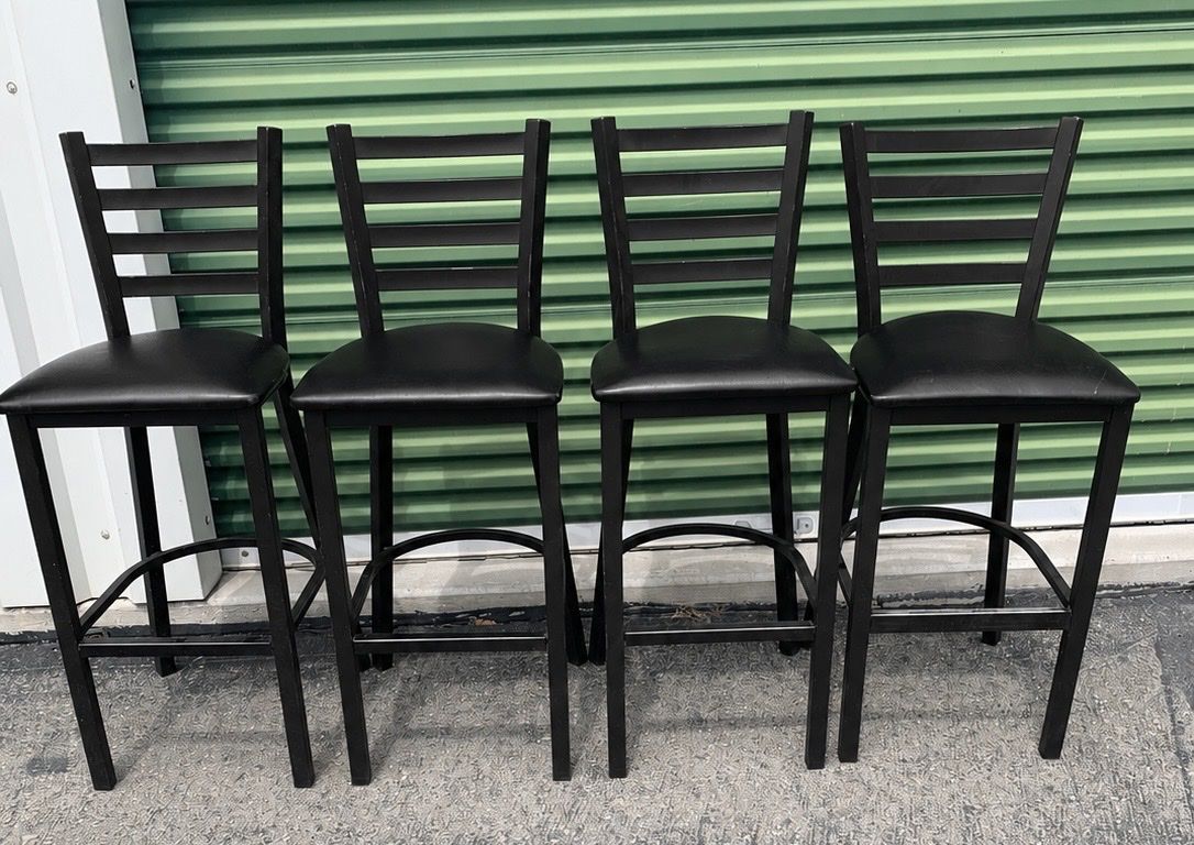 Set of 4 Black Metal Bar Stools with Ladder Backs and Padded Seats - Counter Height Seating