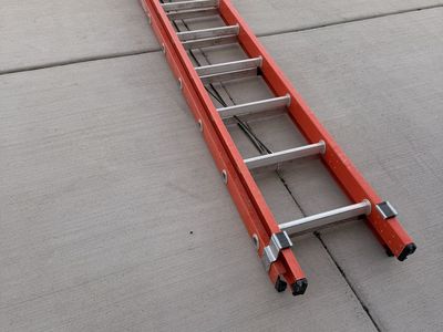 Ladder 28 ft extension ladder