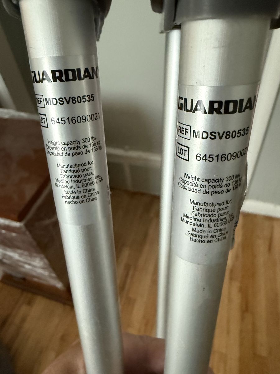 Guardian MDSV80535 Aluminum Crutches - Adjustable, 300 lbs Capacity