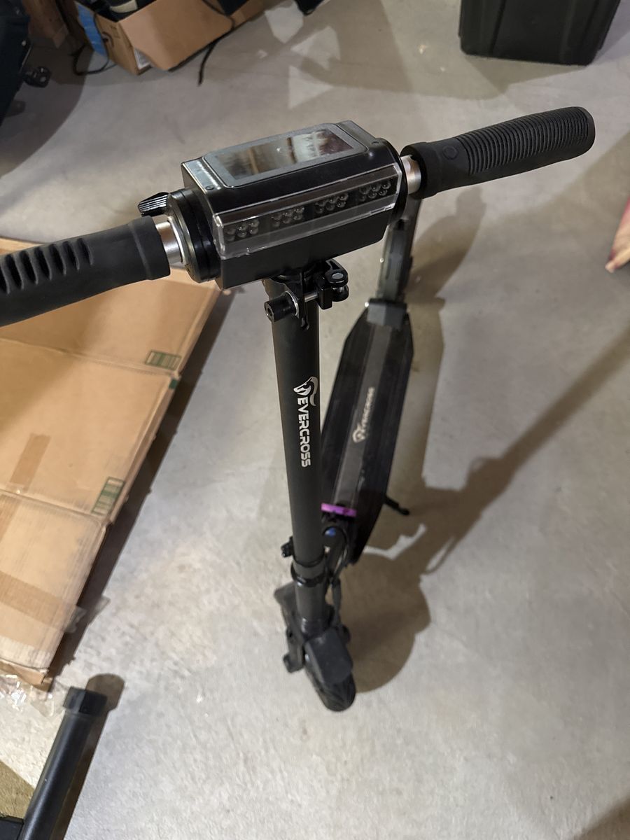 EVERCROSS Electric Scooter with Headlight and Display. NEEDS CHARGER