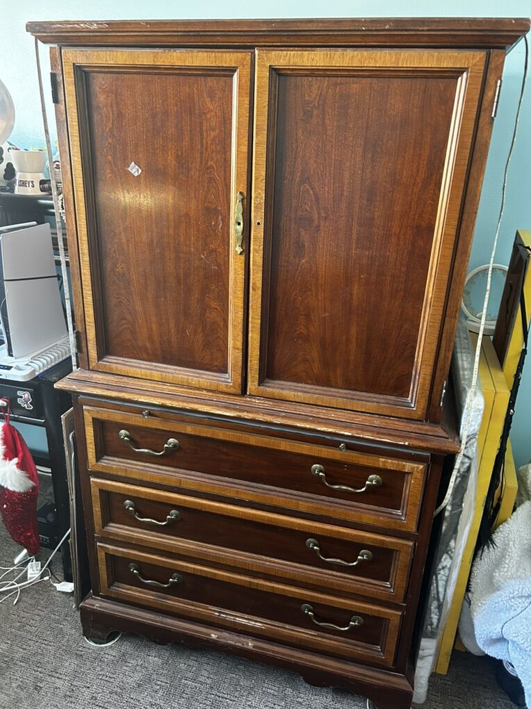 Free Armoire